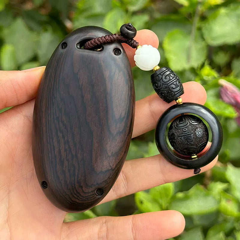 The Nissan Teana key rings made of sandalwood are compatible with the 14th generation Sylphy, X-Trail, Patrol, Qashqai and Murano.