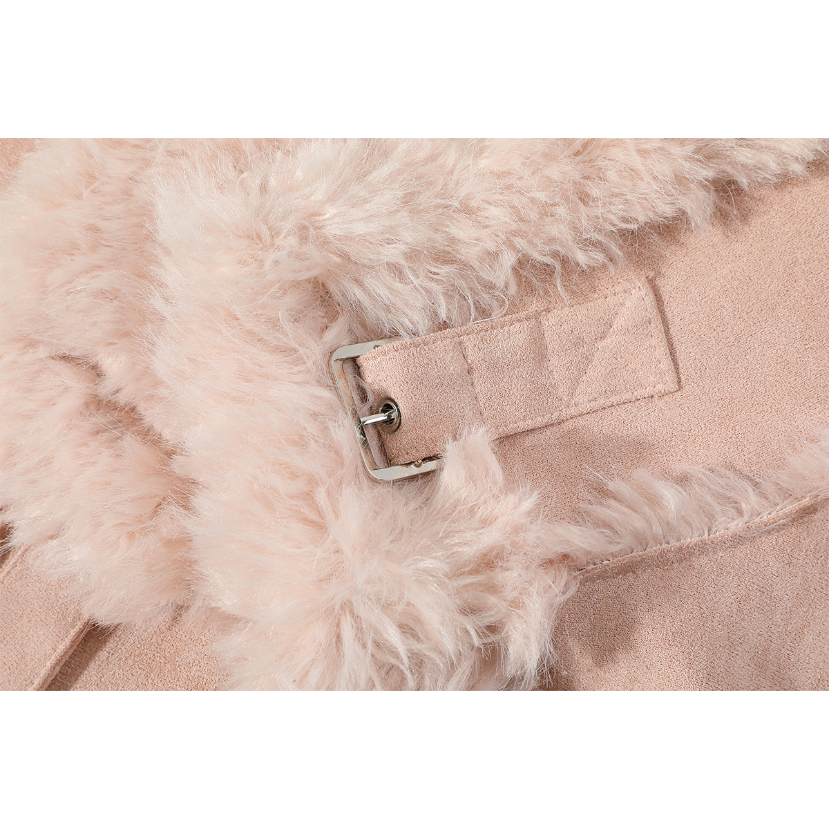 Cholisa-nın qışın əvvəlləri üçün hazırlanmış, yüksək səviyyəli bir görünüşə və qırxılmış yun bəzəklərə malik, sərin və şık qısa, qalın quzu yunundan hazırlanmış xəz palto.