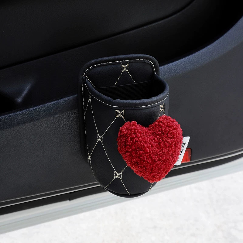 Cizgi filmi üslubunda yaradıcı avtomobil stəkan tutacağı, avtomobil qapısının yan saxlama qutusu, qızlar üçün avtomobil oturacaqlarının arxaları üçün çoxfunksiyalı saxlama əşyası.