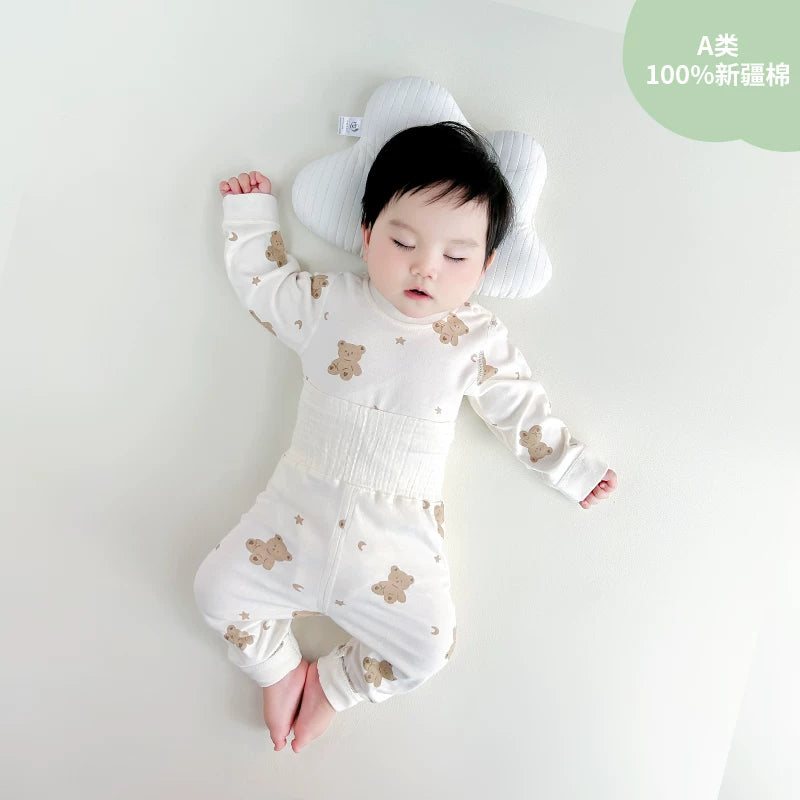 Qış üçün qalınlaşmış flis astarlı, sıx oturan termal alt paltarı, iki hissəli termal üst geyim və şalvarlı körpə geyim dəsti.