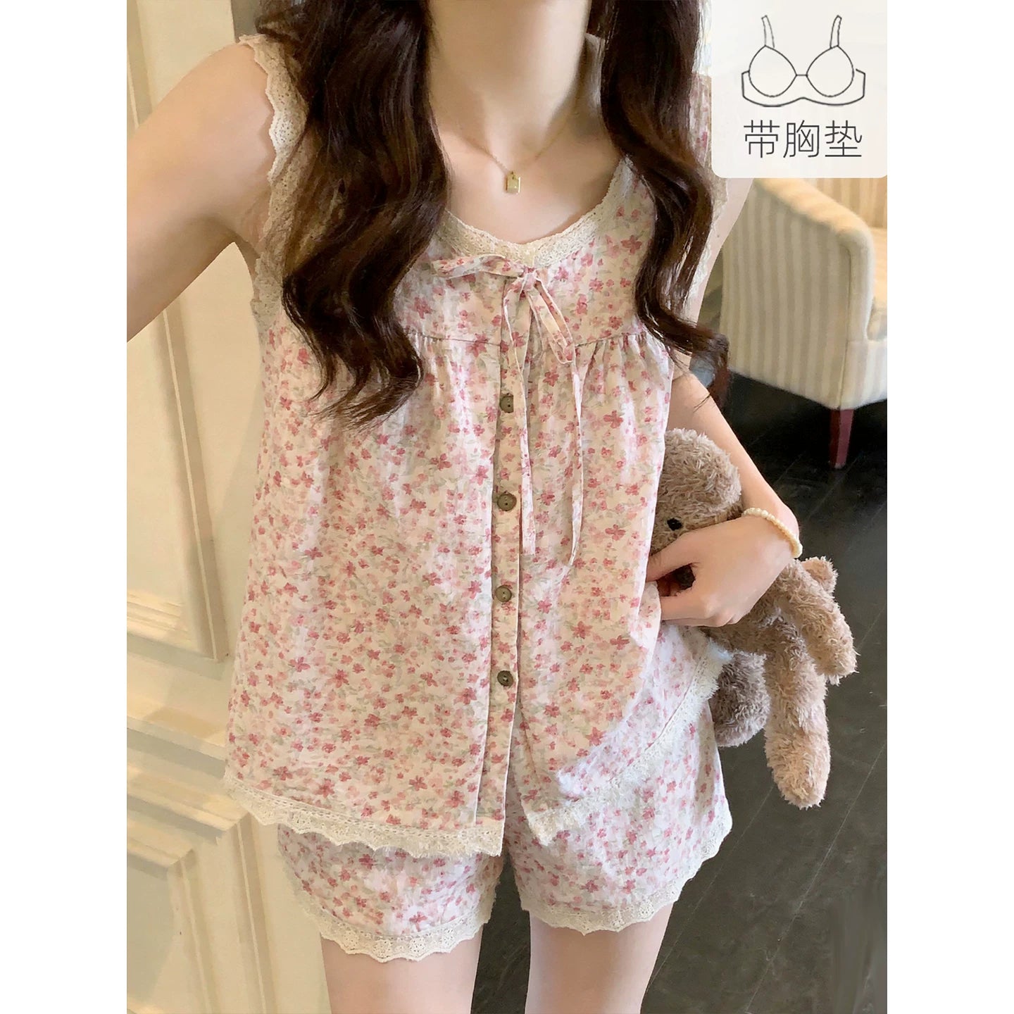 Qadınlar üçün qolsuz jilet pijama Yay Tianyunduo pambıq sinə yastığı ilə 2026 yeni şirin çiçəkli tələbə ev paltarı
