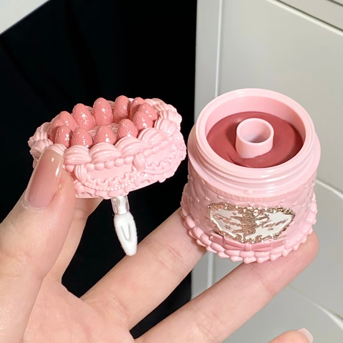 Flower Knows Çiyələk Kupidon Dodaq Kremi, Dodaq Palçığı Bankası Tortu Mat Məxmər Sonluq, Payız/Qış Süd Çayı Rəngləndirici və Ağardıcı