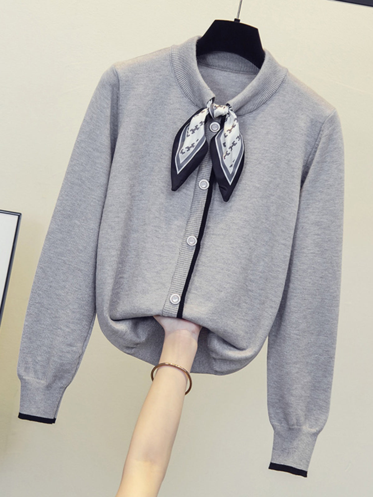 Banded, long-sleeved knit shirt, plus size women's clothing, 2025 fall new fashion, stylish and unique, straight-shouldered, loose sweater.