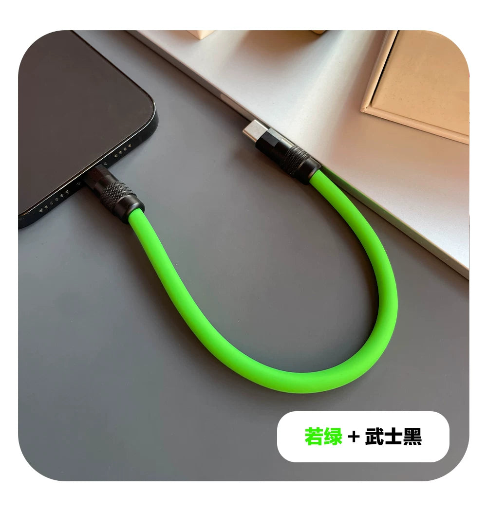 Super sürətli doldurma üçün qısa məlumat kabeli olan, Apple, Huawei və Xiaomi mobil telefonlarının avtomobil qurğuları üçün uyğunlaşdırılmış, fərqli rəngli silikon enerji bankı