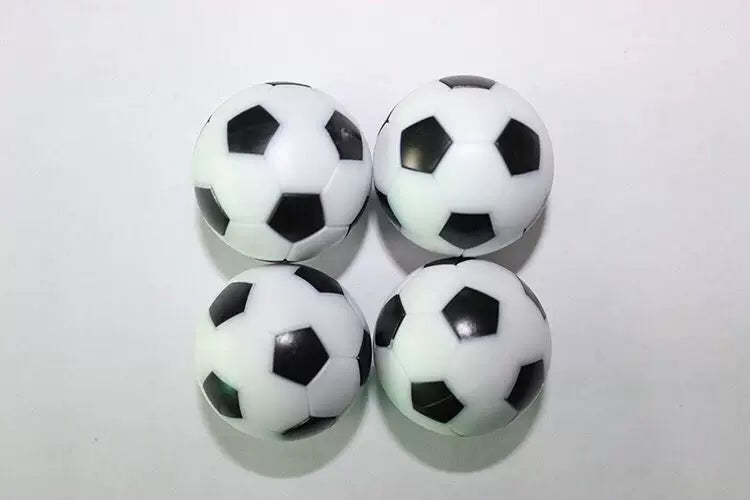 Futbol ulduzu kuklası, qatran kiçik futbol modelinin ornamentləri və aksesuarları ilə futbol azarkeşinin ad günü tortu bəzəyi