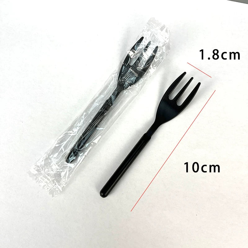 Yüksək keyfiyyətli meyvə çəngəl, birdəfəlik qara meşə tortu çəngəl, fərdi qablaşdırılan plastik kiçik çəngəl, yüksək səviyyəli üçbucaqlı çəngəl