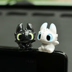 Avtomobil Aksesuarları Ağ-Qara Kiçik Uçan Əjdaha Sevimli Kukla Avtomobil Mərkəzi Konsolu Kukla Ekranı Yatan Dekorasiya