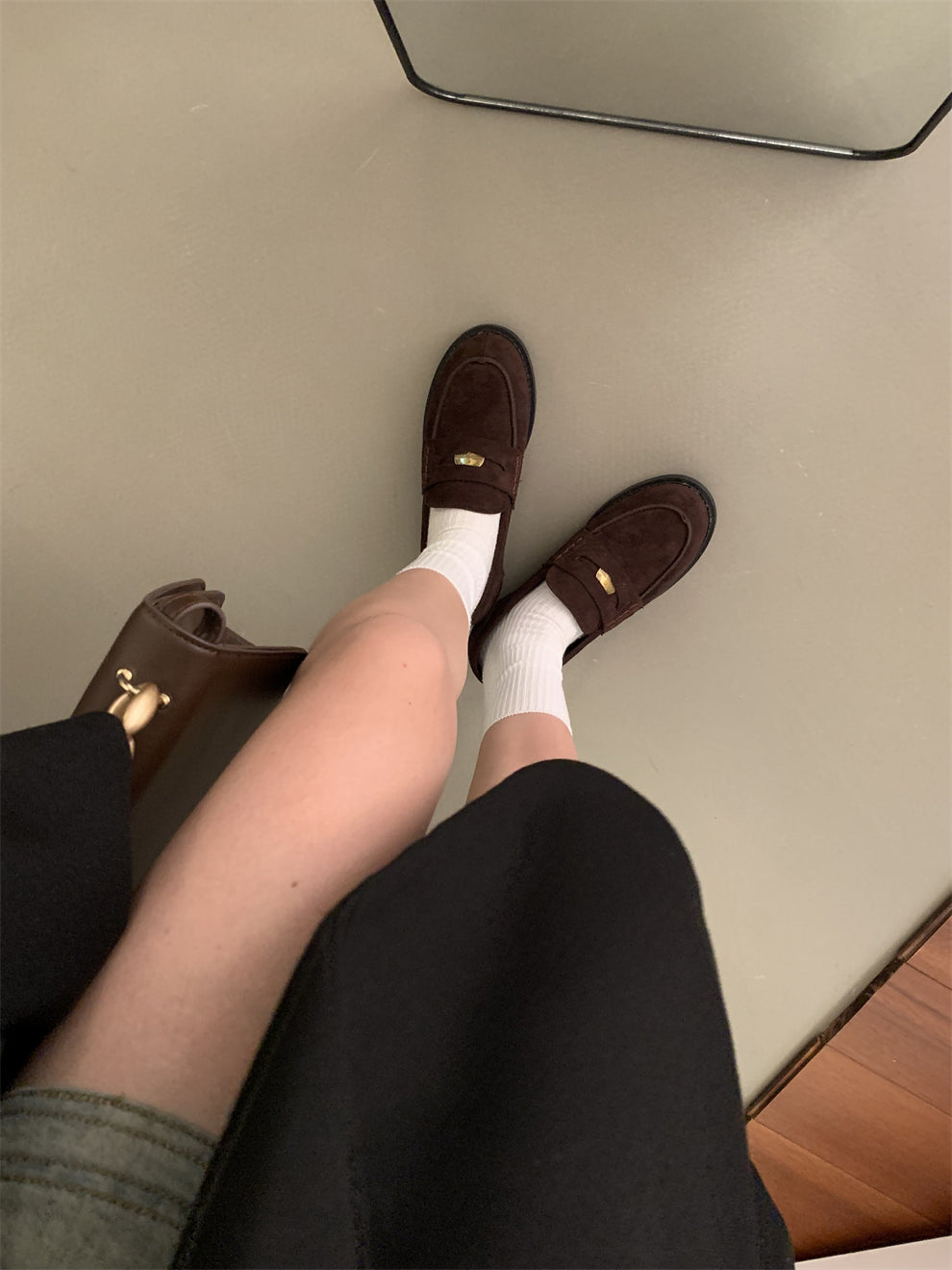 Yun astarlı qəhvəyi qızılı sikkə mokasinlər, payız və qış mokasinləri, qara rəngli tək ayaqqabılar, qadın ayaqqabıları, Britaniya üslubunda dəri ayaqqabılar