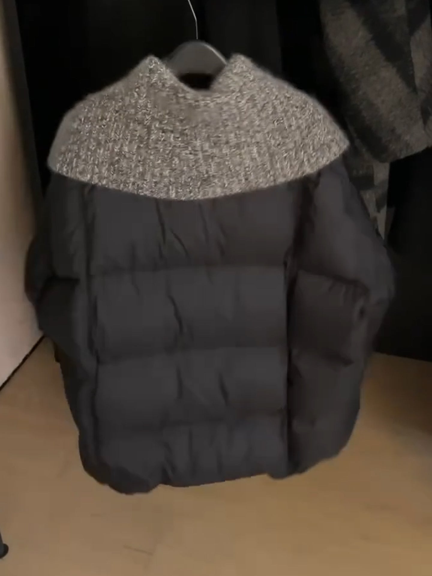 Super şık 2025 yeni stil, dəbli Koreya stili, kiçik qadınlar üçün qalın və isti pambıq örtüklü gödəkçə/palto, qış geyimi, sırınmış qısa palto