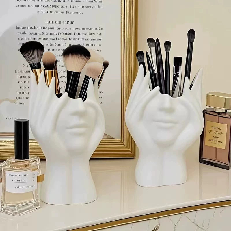 Nordic abstract face makeup brush holder, desktop eyeshadow, eyebrow pencil, brush holder and pen holder that can be shared on Instagram.
