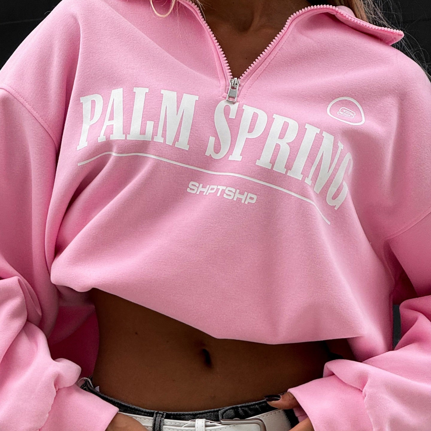 Avropa və Amerika üslubunda boş hərf printli yarım fermuarlı sviter