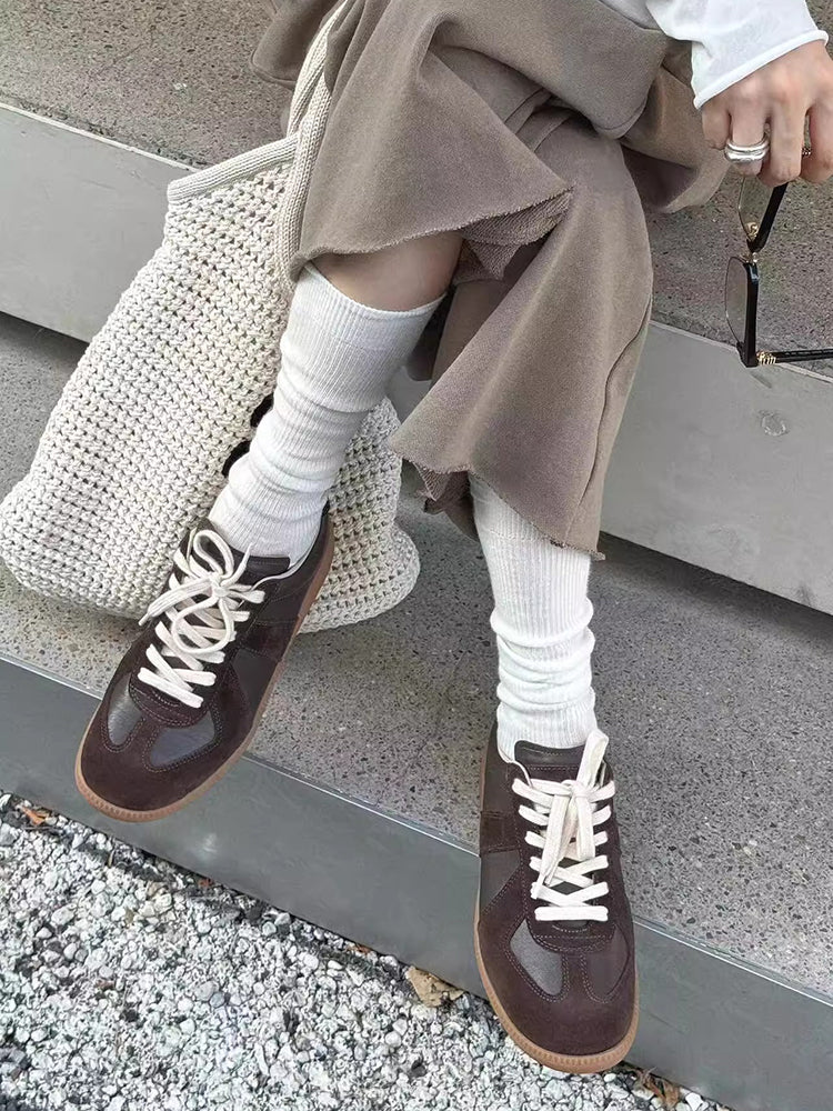 Avropa üslubunda orijinal dəridən hazırlanmış krujevalı retro alman məşq ayaqqabıları qadın 2025 yaz/payız yeni düz idman təsadüfi idman ayaqqabıları