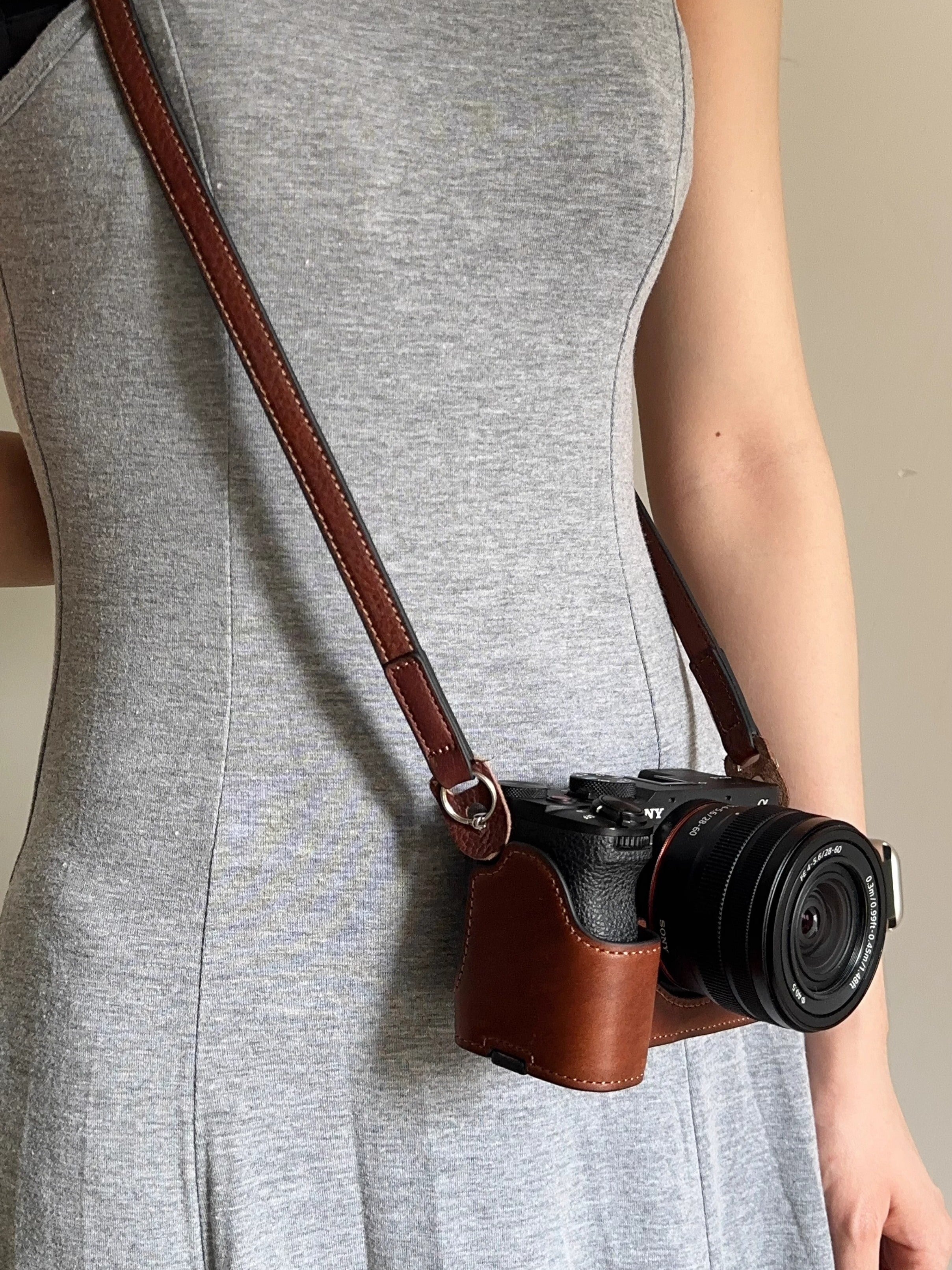 Sony A7C2 orijinal dəri qoruyucu çanta A7CR kamera çantası A7M5/4 A7R5 ZVE10 birinci və ikinci nəsil dəri qutu bazası