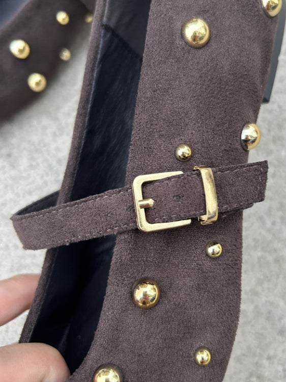 İspan küçə geyimləri brendinin 2025-ci il yeni zamşa tikmələri ilə düz gündəlik çox yönlü tək qayışlı aşağı kəsikli qadın ayaqqabıları