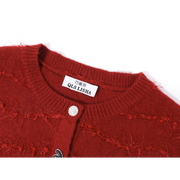 Bu ilin dəbli və gözəl Yeni il qadınlar üçün qırmızı sviter kardiqan, pulcuqlarla bəzədilmiş dizaynlı və çox gözəl toxunmuş kardiqan.