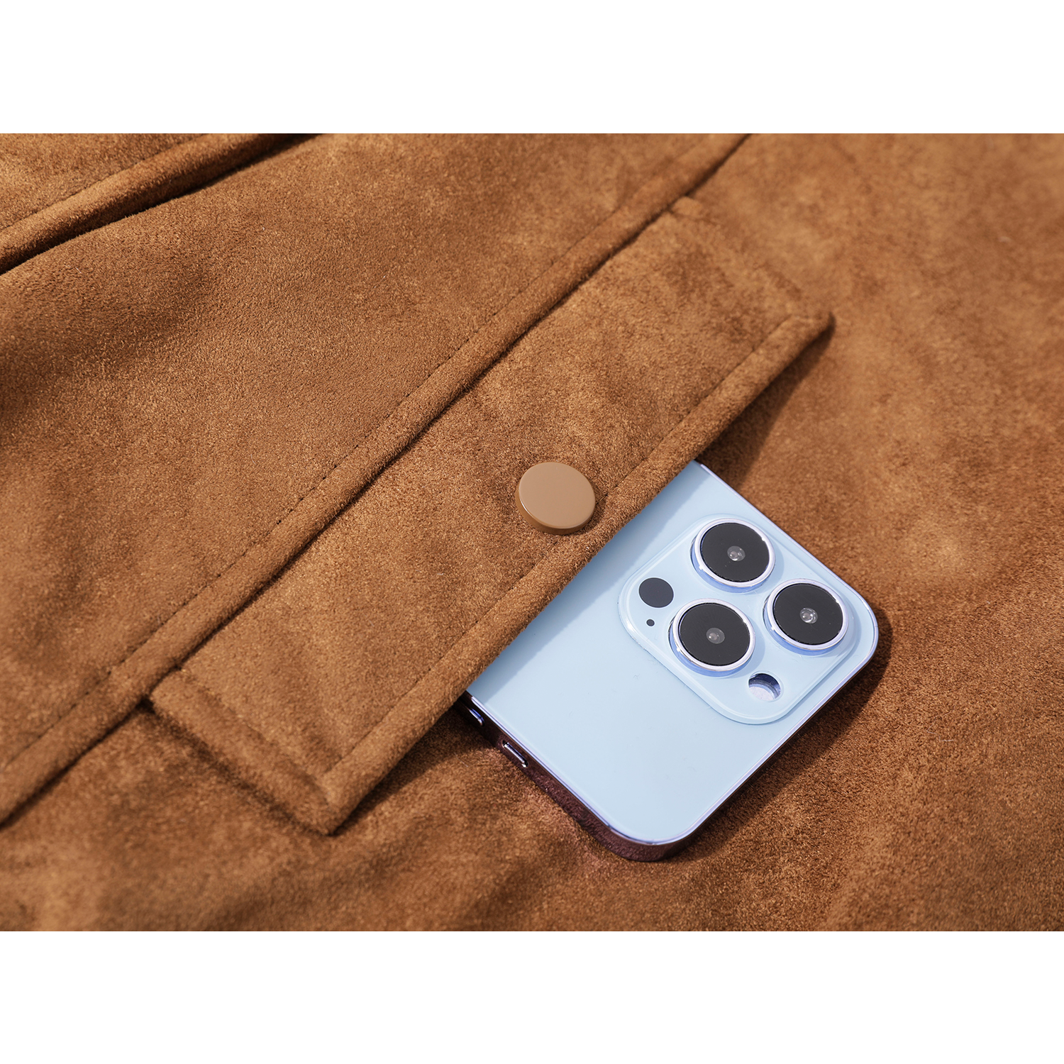 Cholisa-nın 2025-ci il üçün yeni qış dizaynı olan yaxalı şık quzu yunundan hazırlanmış zamşa paltosu inanılmaz dərəcədə isti və gözəldir.