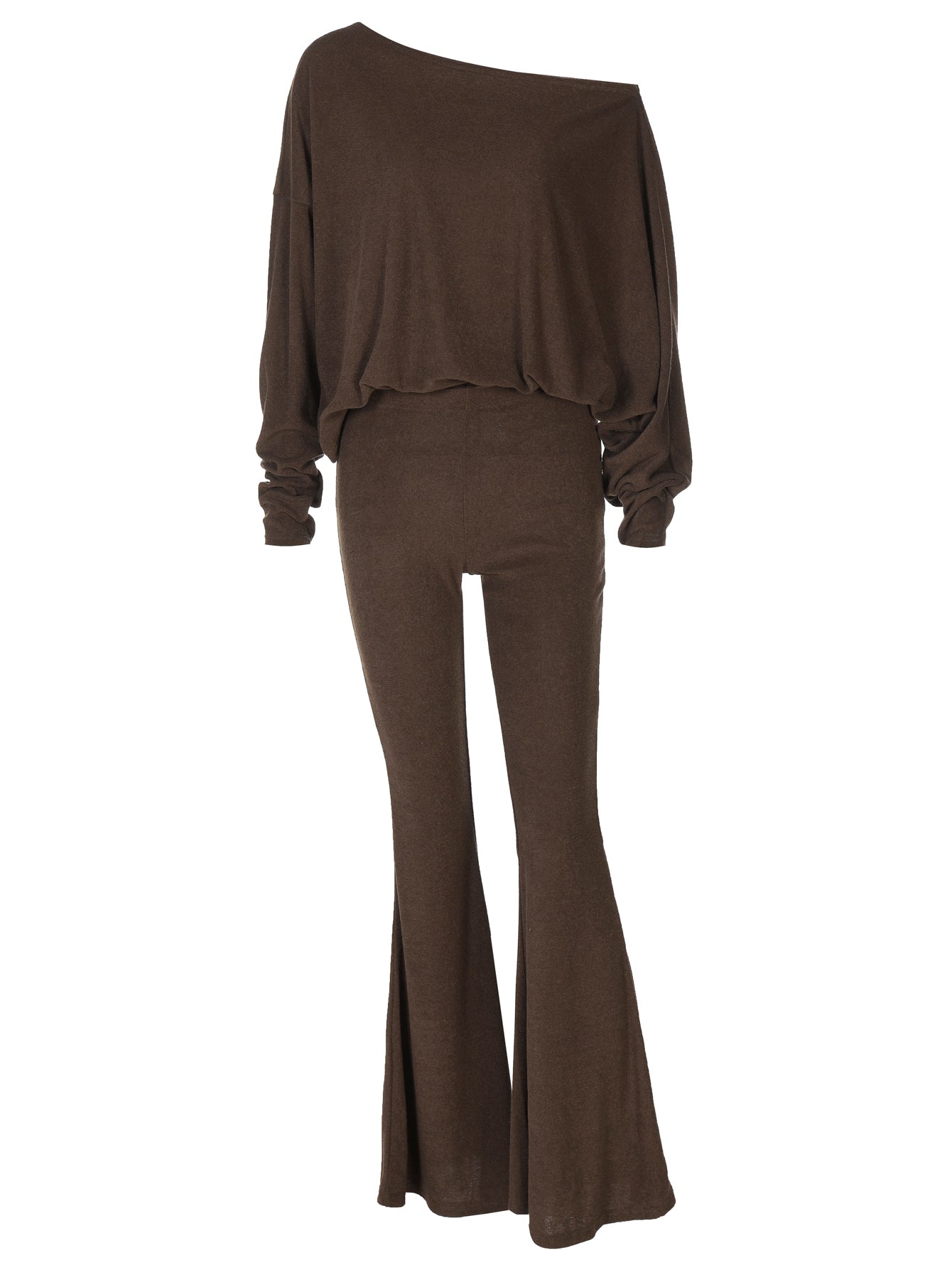 Dəbli qəhvəyi rəngli, çiyinləri açıq uzunqol köynək və geniş şalvar, iki hissəli dəst, 2025-ci ilin yaz/payız mövsümünün dəbli və dəbli üslubu.