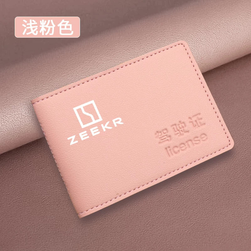 ZEEKR 001/009/007 nəqliyyat vasitələri, sürücülük vəsiqəsi qoruyucu örtüyü, nəqliyyat vasitəsinin qeydiyyat şəhadətnaməsi və digər sənəd örtüyü üçün uyğundur.