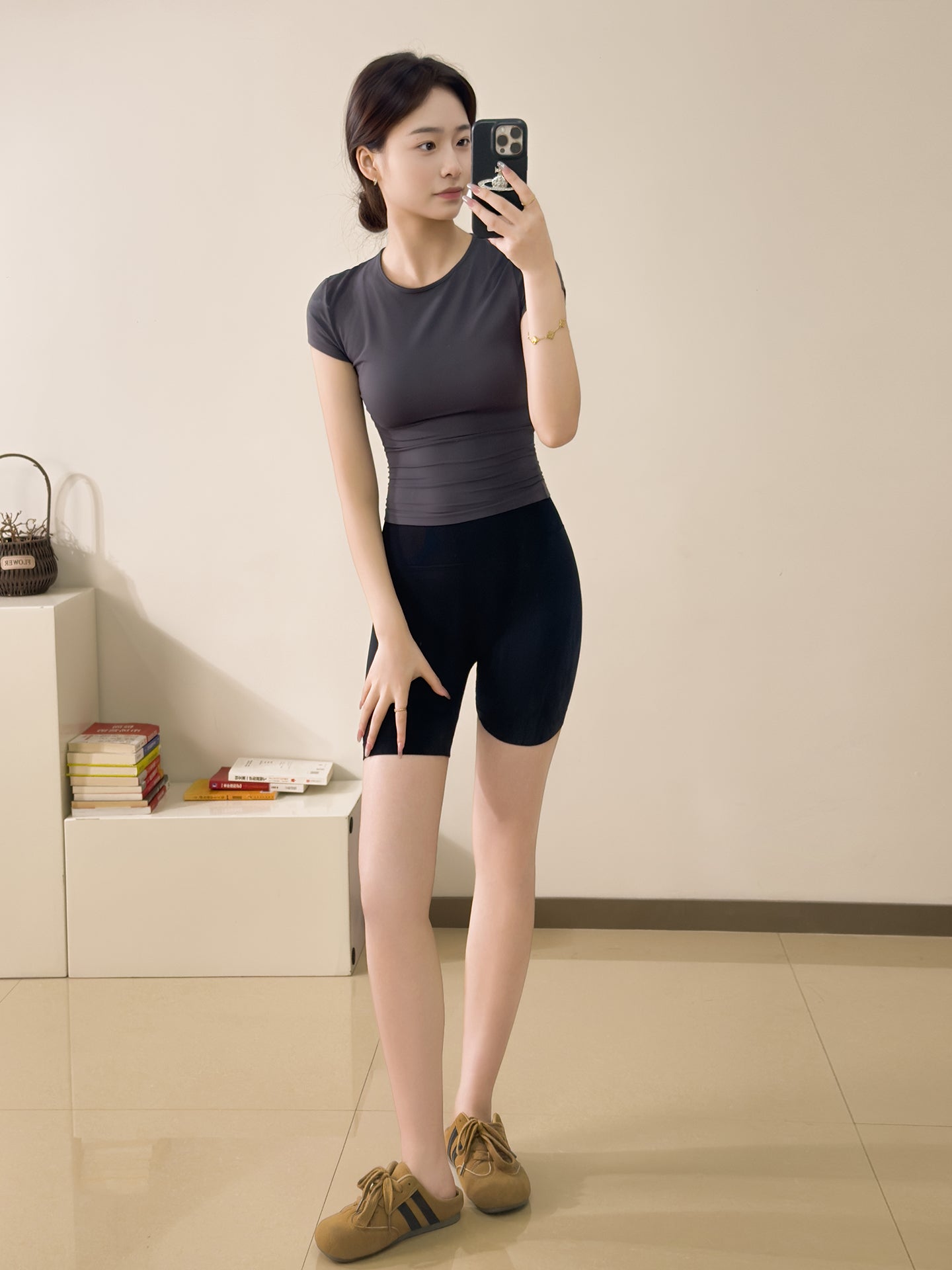 Mavi Xiaoke Mavi tez quruyan arıqlayan bel yoqa paltarı çılpaq fitness paltarları nəfəs ala bilən idman zirvələri qadın qısaqol köynəkləri