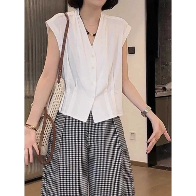 Böyük ölçülü qadınlar üçün fransız üslubunda yüksək keyfiyyətli V-yaxalı qolsuz jilet, yay dəbli Avropa üslublu köynək topu.