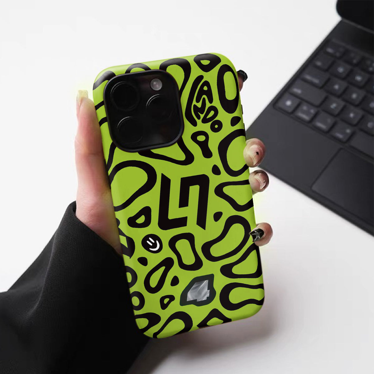 Apple 17 Air/16/15 Pro/13/17 Pro Max/17/XS/8 telefon korpusları və qoruyucu korpuslar üçün uyğun olan F1 floresan yaşıl naxışlı 2-in-1 film korpusunun ixrac versiyası