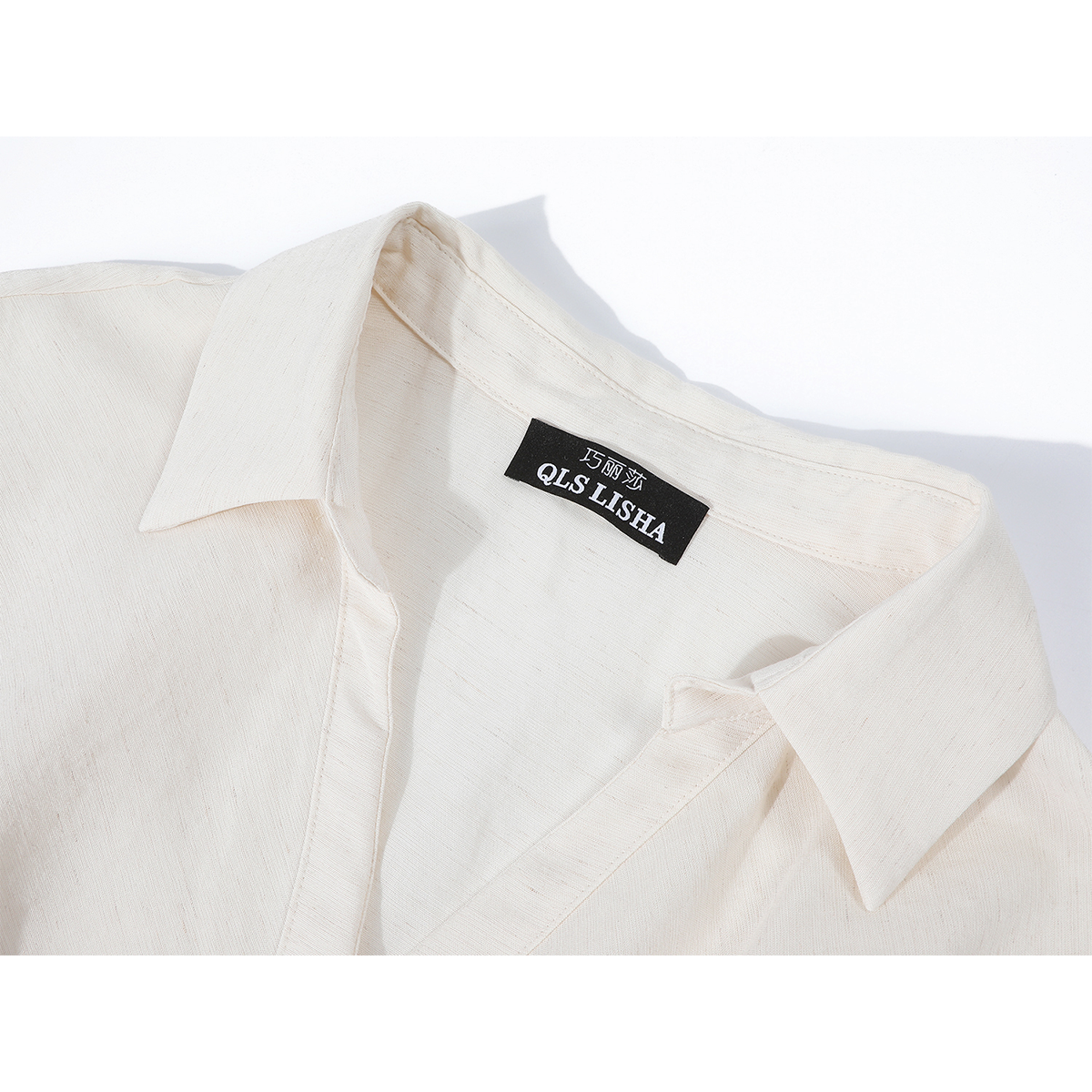 Cholisa-nın 2026-cı il üçün qadınlar üçün asimmetrik dizaynlı ərik yaxalıqlı köynəyi, unikal və gözəl, çox populyar və gənc qolsuz top.