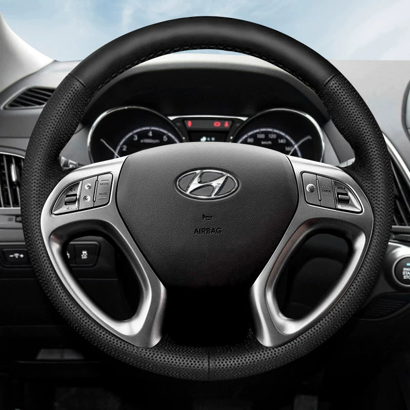 Hyundai Elantra, Hyundai Mistra, Hyundai Yuedong, Tucson və Langdong ix35 üçün qış versiyası üçün əl ilə tikilmiş orijinal dəri sükan örtüyü.
