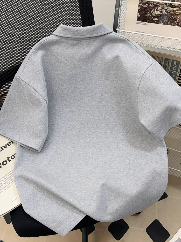 Jeanswest dekonstruksiya edilmiş yaxalı polo köynək qısaqol kişi köynəyi 2026 yeni gözəl yüksək səviyyəli moda markası yarımqol
