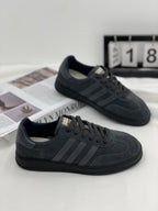 Avropa üslubunda orijinal dəri retro dumanlı boz alman idman ayaqqabıları qadın 2025 payız yeni gəlişi çox yönlü yüngül klassik təsadüfi idman ayaqqabıları