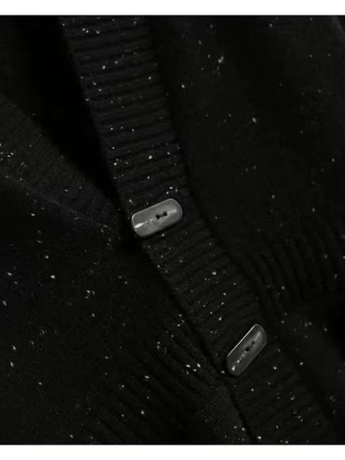 High-end, elegant Chanel-style sweaters, cardigans, and coats made from leftover export goods from international brand stores, collected from department stores.