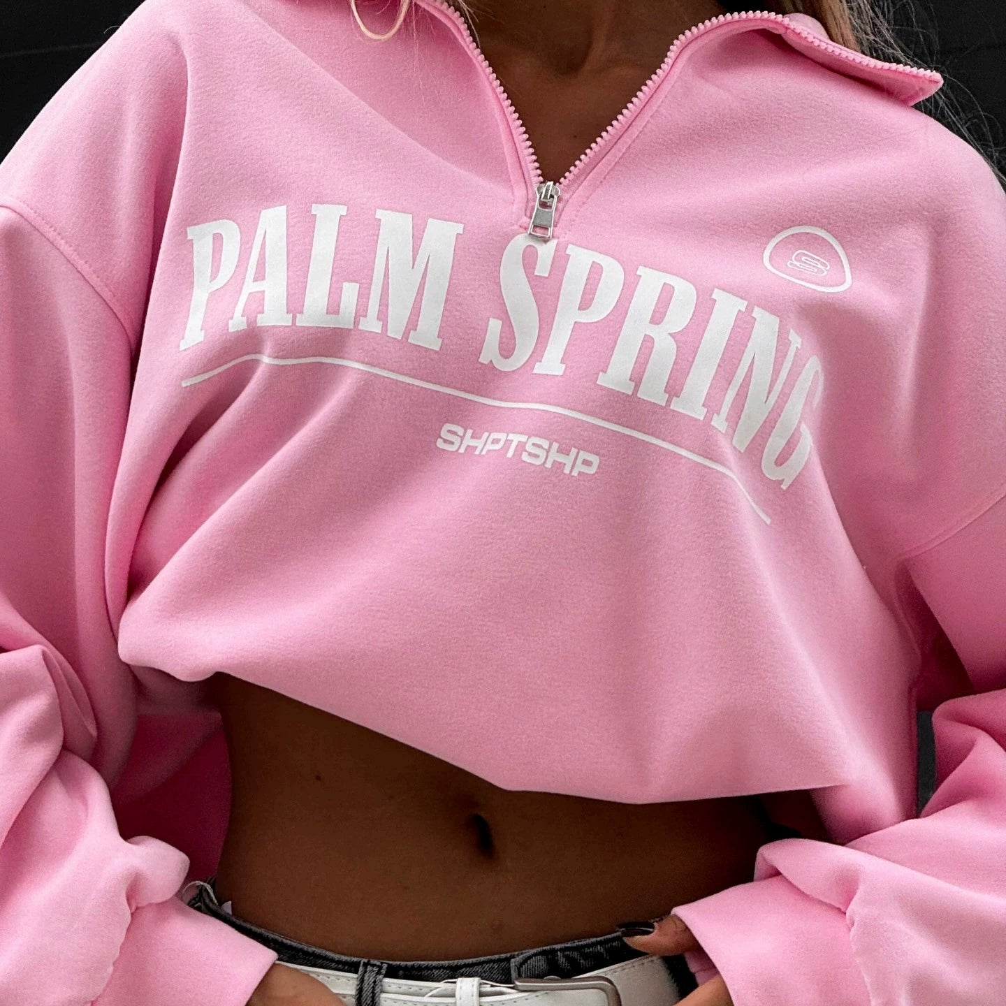 Avropa və Amerika üslubunda boş hərf printli yarım fermuarlı sviter