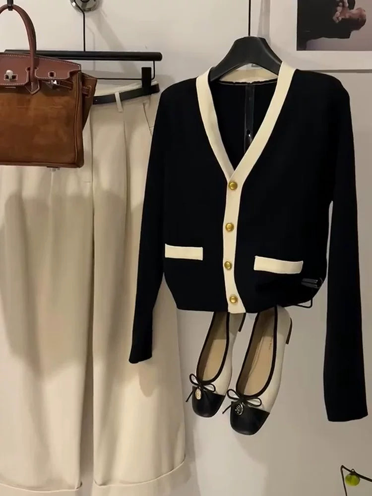 Elegant V-neck knitted cardigan for women, perfect for fall 2025. A fashionable, stylish, slimming and multifunctional shirt.