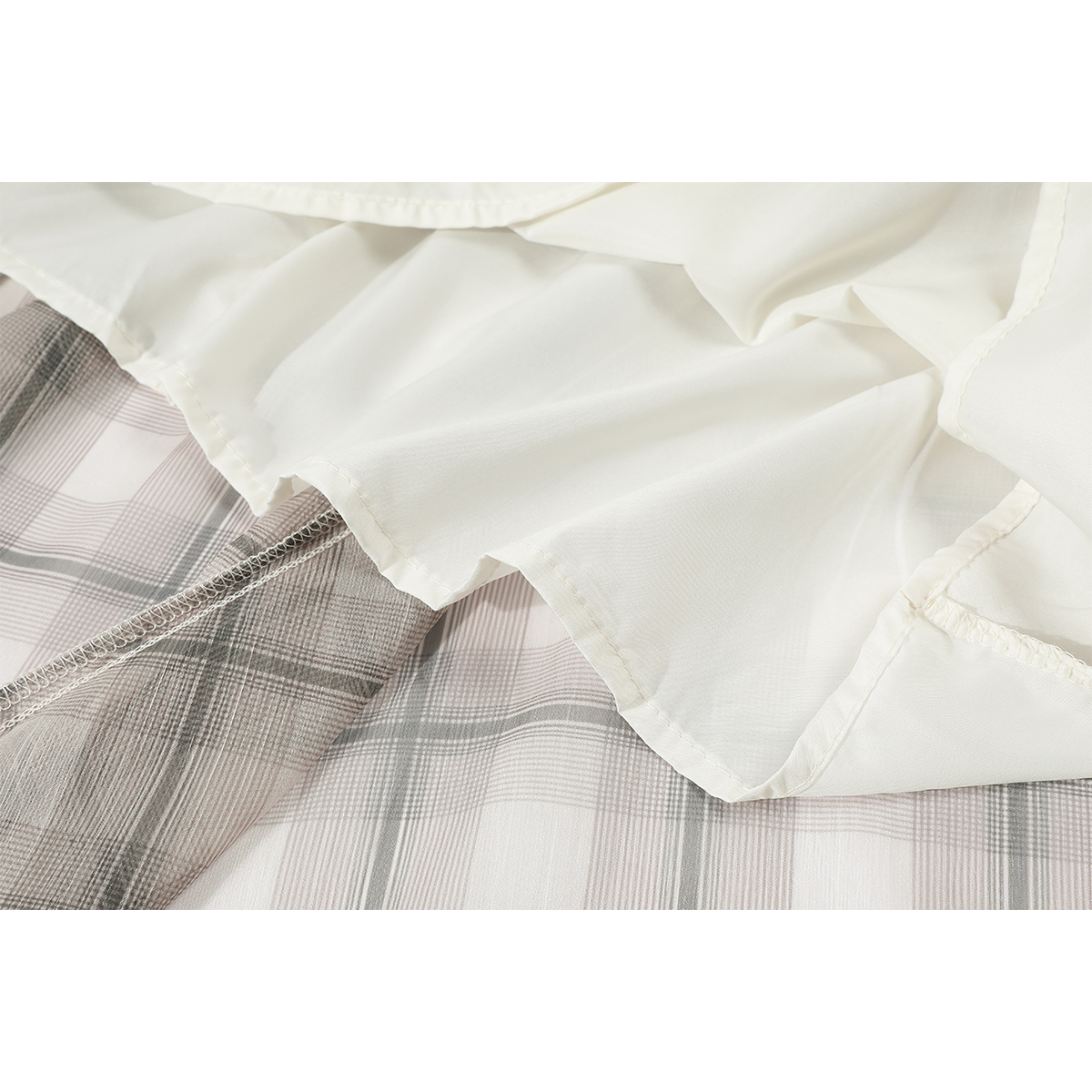 Cholisa-dan gözəl pərdəli, çox gözəl və özünəməxsus A-xəttli midi ətək, yaz və payız üçün idealdır. Hündür belli və incə dama-dama midi ətək.