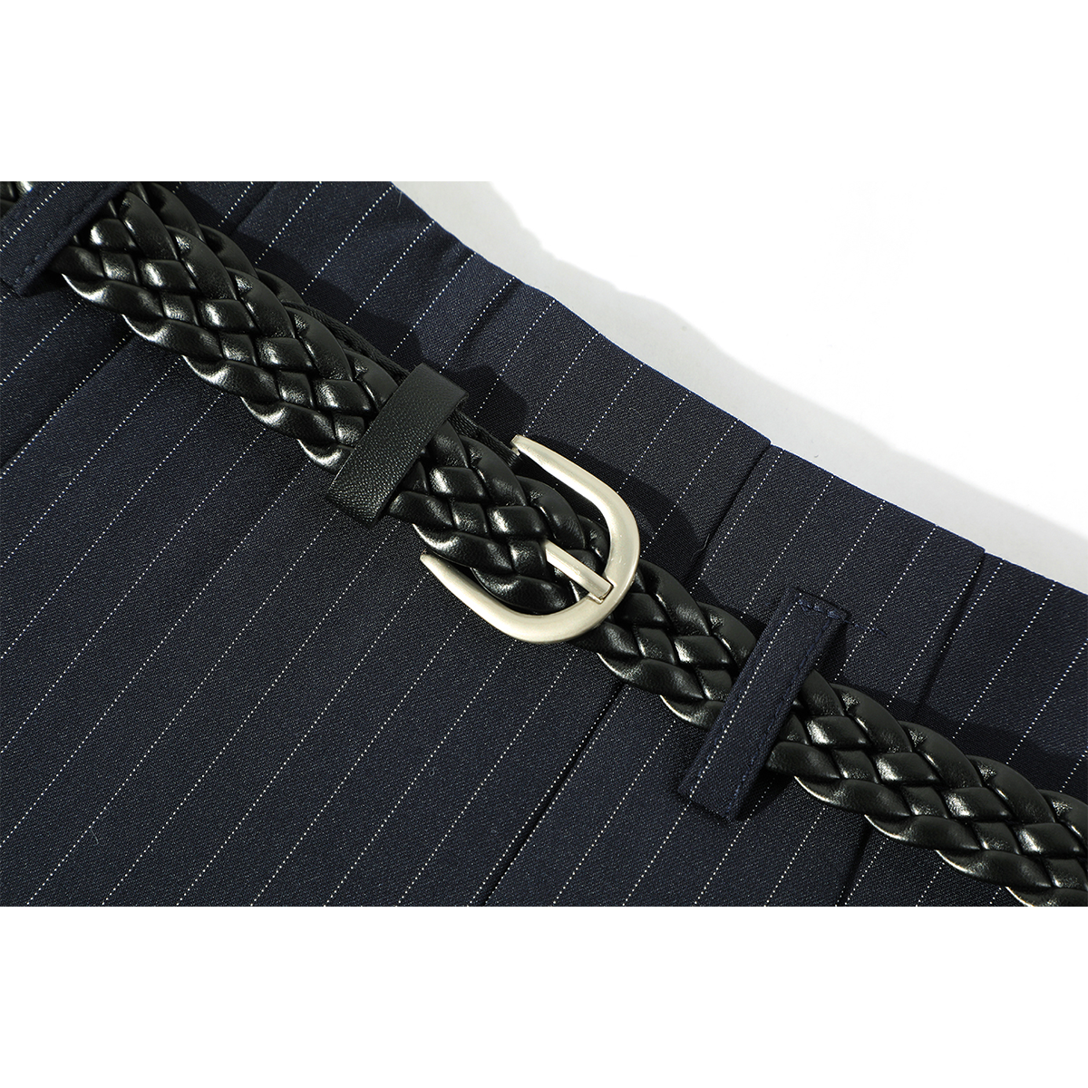 Cholisa-nın bu il qadınlar üçün dəbli və özünəməxsus qat-qat mini ətəyi, incəldən A-xəttli zolaqlı midi ətək.