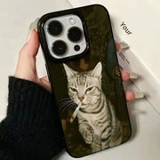 iPhone 17 A üçün şık pişik siqareti naxışlı qara rəngli telefon qabı