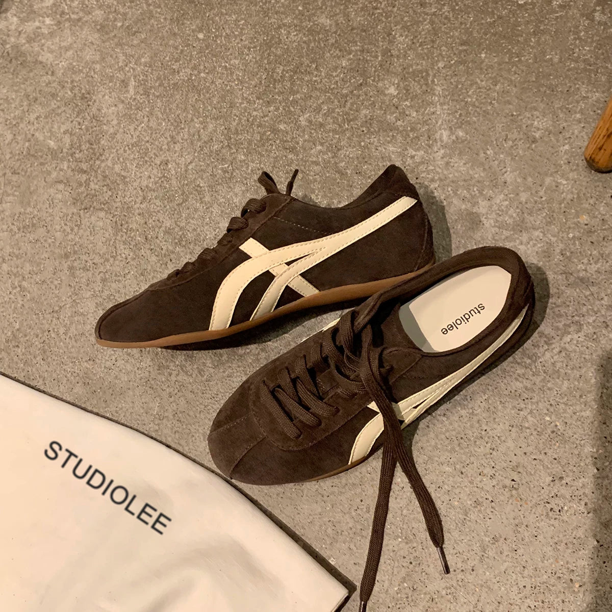 Women's brown leather German training shoes, 2025 new model, leopard print, retro soft heel, everyday sports shoes.