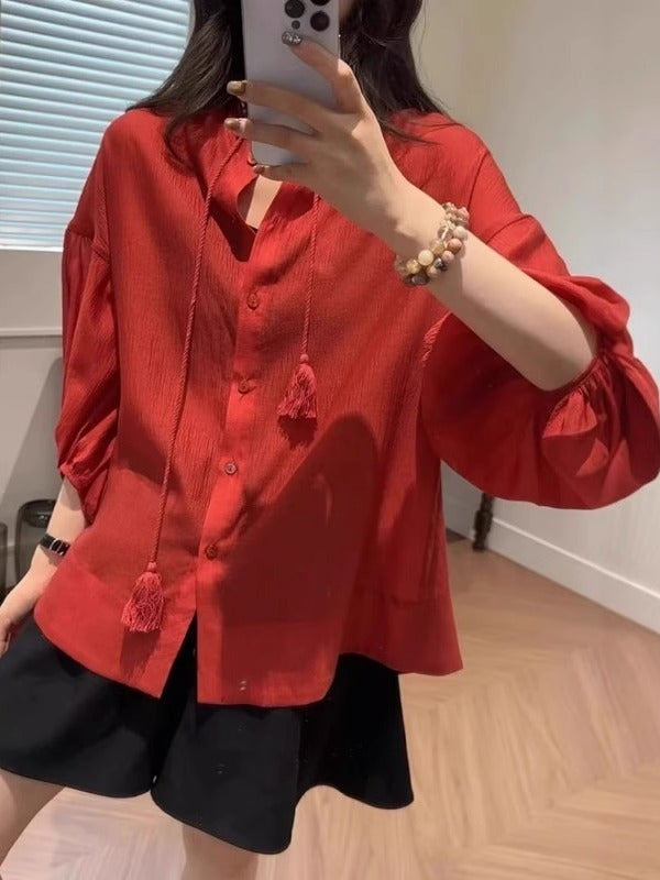 Böyük Ölçülü Qadın Üç Dörddə Bir Qollu Qırmızı Günəşdən Qoruyucu Köynək, Yay Nazik Püsküllü Qalstuk, Boş Oturacaqlı Super Arıqladıcı Köynək