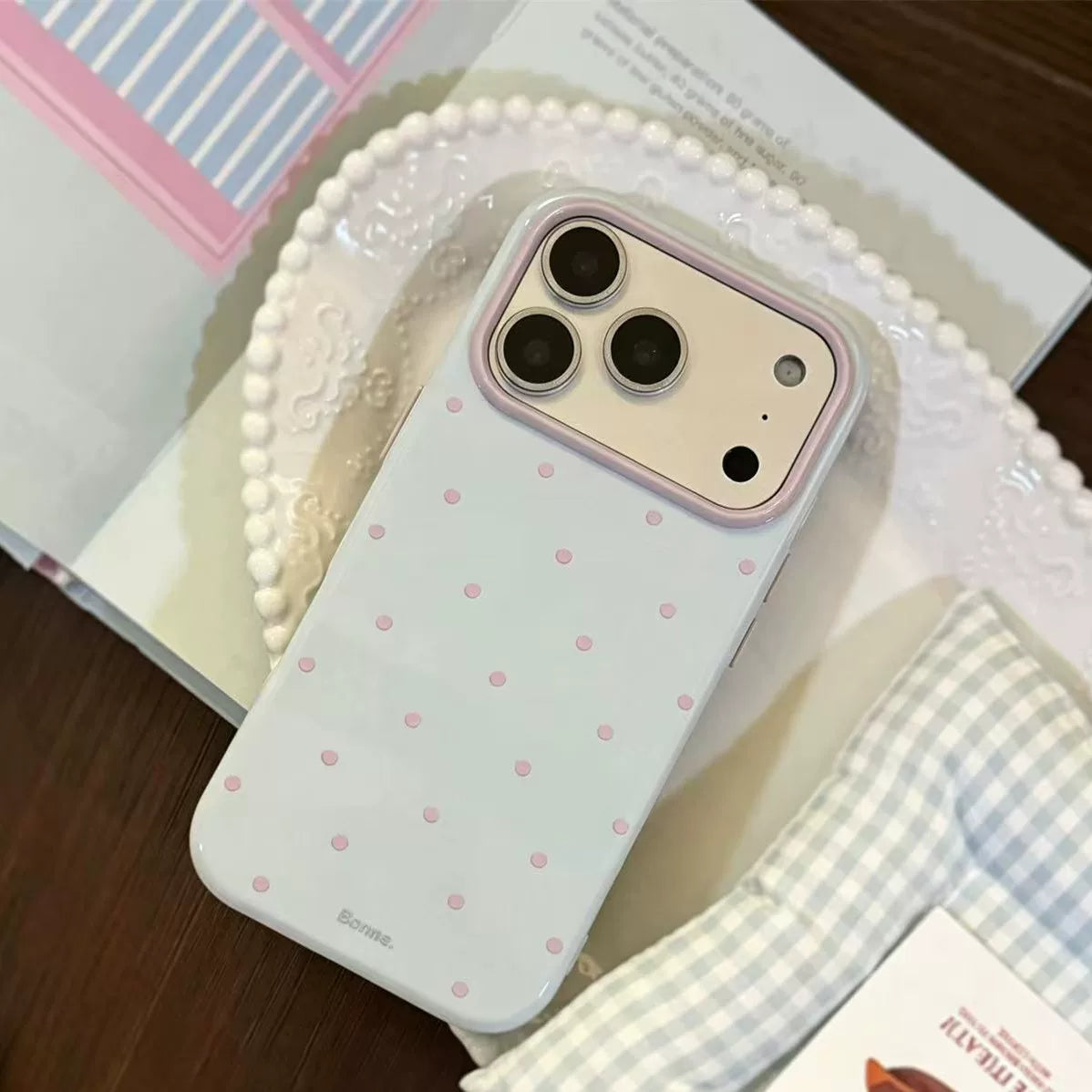 Koreya üslubunda sadə təzadlı rəngli polka nöqtə iPhone17ProMax üçün uyğun Apple mobil telefon qutusu yeni 16 fərdiləşdirilmiş kreativ 15 yüksək səviyyəli niş sevimli qadın modeli ins üslubunda silikon düşməyə qarşı böyük deşik yumşaq qabıq