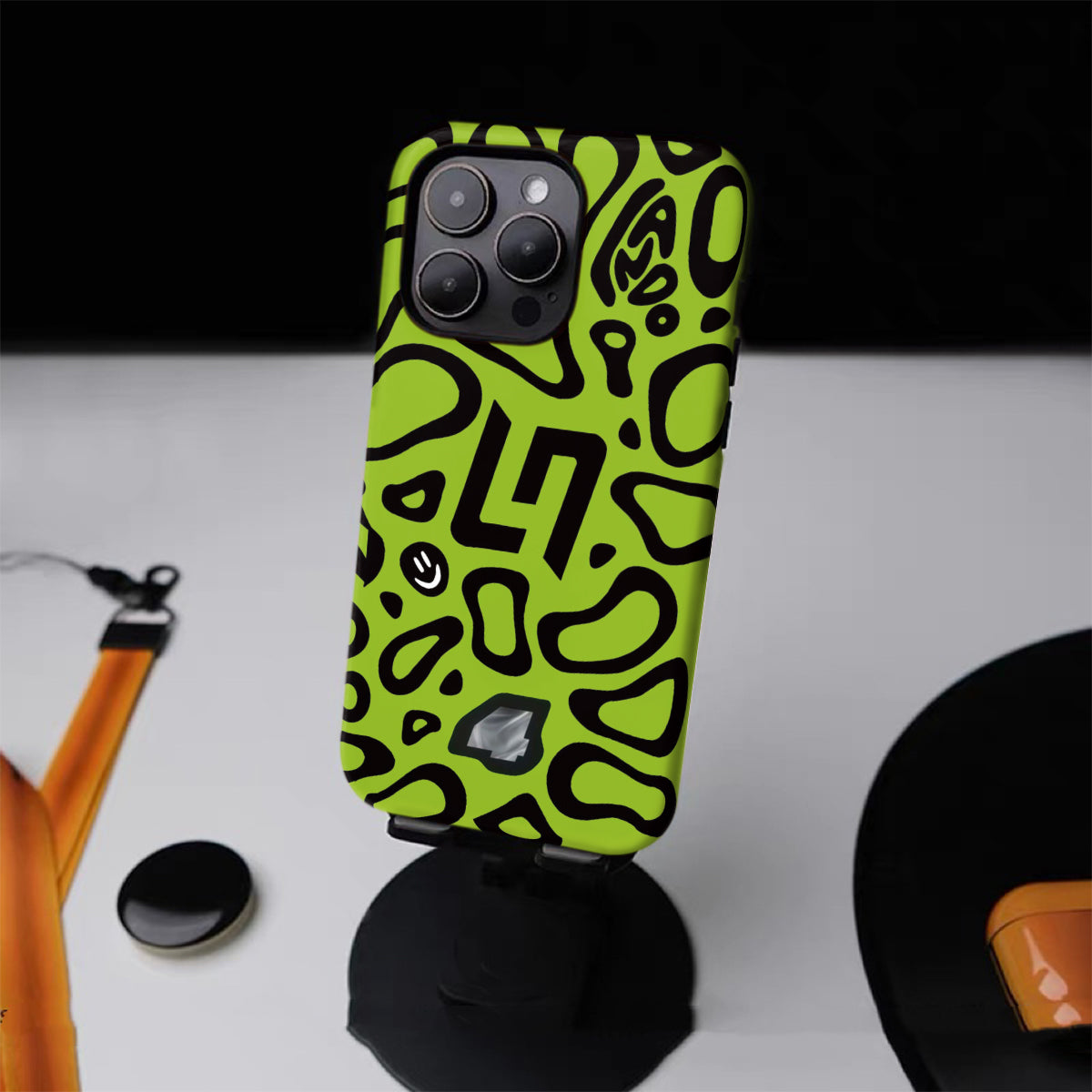 Apple 17 Air/16/15 Pro/13/17 Pro Max/17/XS/8 telefon korpusları və qoruyucu korpuslar üçün uyğun olan F1 floresan yaşıl naxışlı 2-in-1 film korpusunun ixrac versiyası