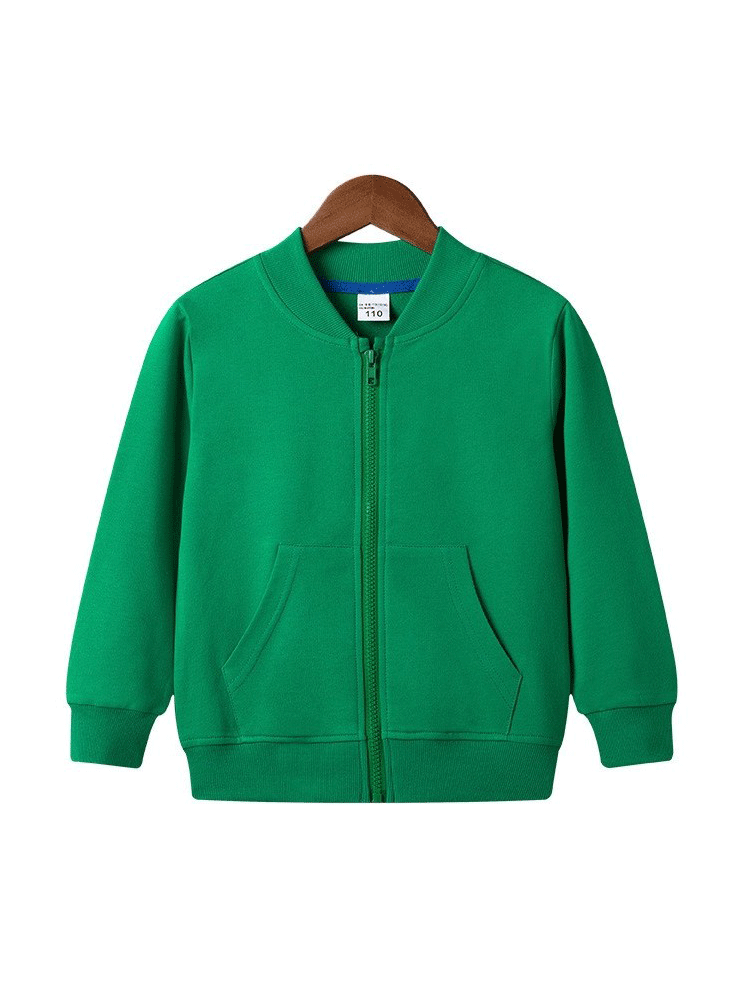 Çəhrayı, boz və mavi kimi düz rənglərdə uşaq kapşonlu şalvarlar, kardiqanlar və şık uşaq geyimləri.