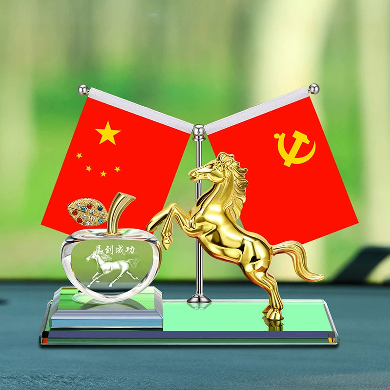 Alaşımlı At Uğur Avtomobil Ornamentləri Yeni Beş Ulduzlu Qırmızı Bayraq Dekorasiyası Avtomobil Kristal Alma Aromaterapiya Oturacaq Dekorasiyası