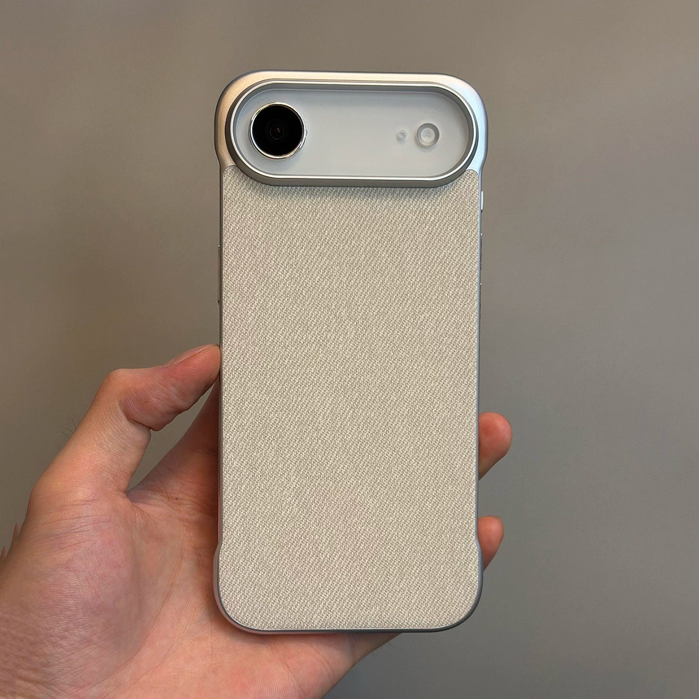 Kətan yun və kətan ədəbi parça tərə qarşı maqnit udma Air Apple 17proMax mobil telefon qutusu nazik 15/14plus sürüşməyə qarşı iPhone13 yeni 16Pro elektrolizlənmiş gümüş yarım paket çərçivəsiz sərt kompüter