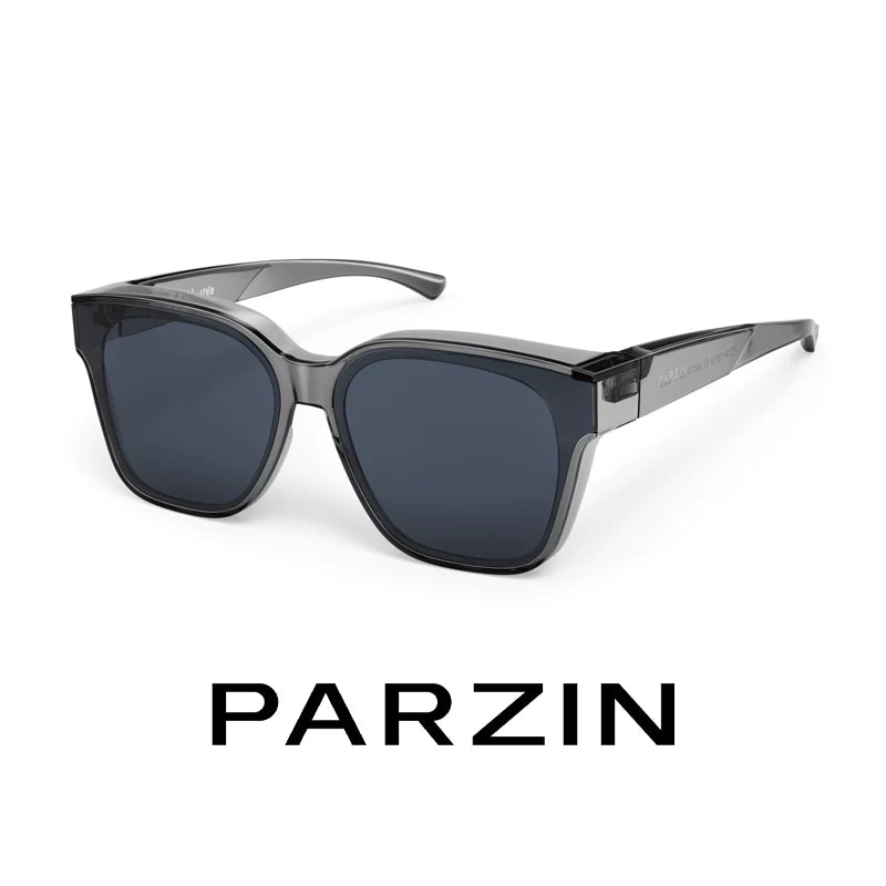 Parsons polarizasiyalı gün eynəkləri kişilər və qadınlar üçün eyni üslubda olan miyopiya eynəkləri ilə taxıla bilər. Yüngül sürmə günəşdən qoruyan günəş eynəyi PZ12106