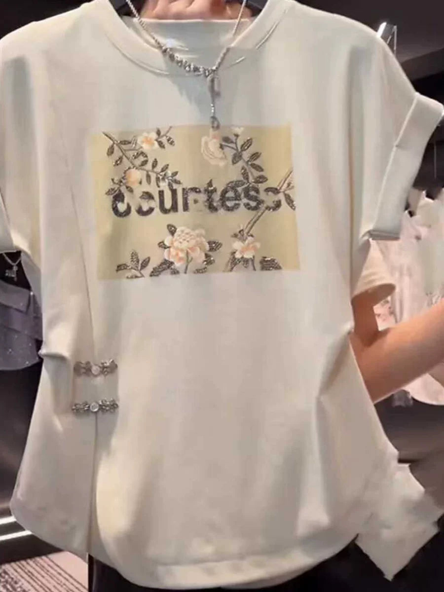 Bir az kök qadınlar üçün böyük ölçülü yay arıqladıcı, belini sıxan qısaqol köynək. Çin üslubunda düyünlü düymələri olan unikal dizayn.