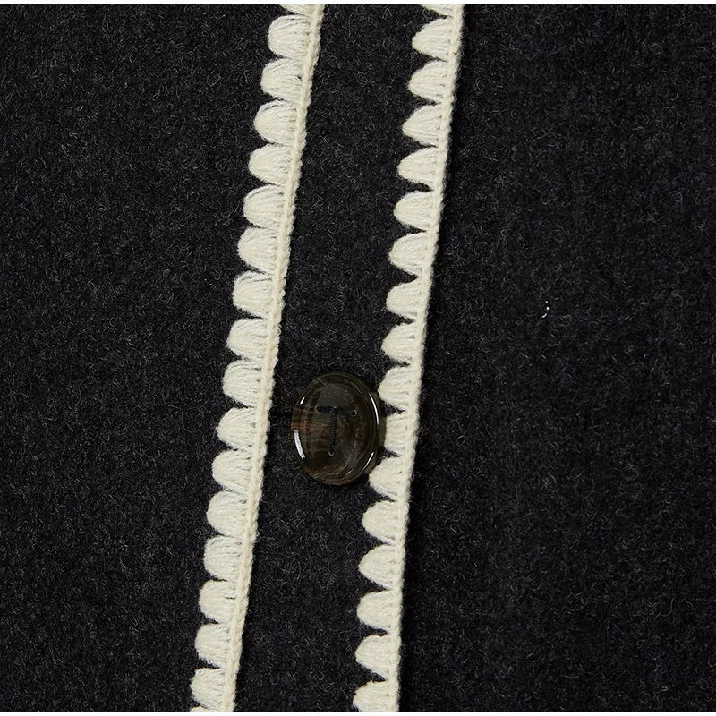 Avropa və Amerika üslubunda 2023 Payız/Qış moda qadın yun palto, qalın, boş formada, şarf və püsküllü.