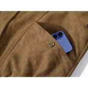 Cholisa-nın bu il dəbli və populyar qadın zamşa pambıq örtüklü paltosu qalın və sırınmış, çox şirindir, yeni qışın əvvəllərində geyilən üst geyimidir.