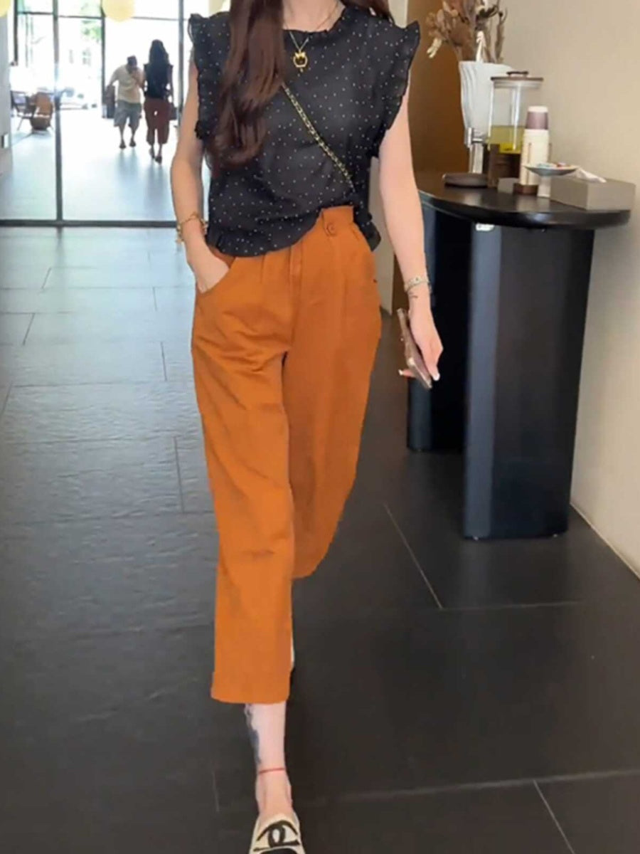 Bir az dolğun bədən quruluşuna malik qadınlar üçün böyük ölçülü yay balqabaq narıncı rəngli, geniş, hündürbel şalvar, incəldən elastik bel, düz ayaqlı qısa şalvar