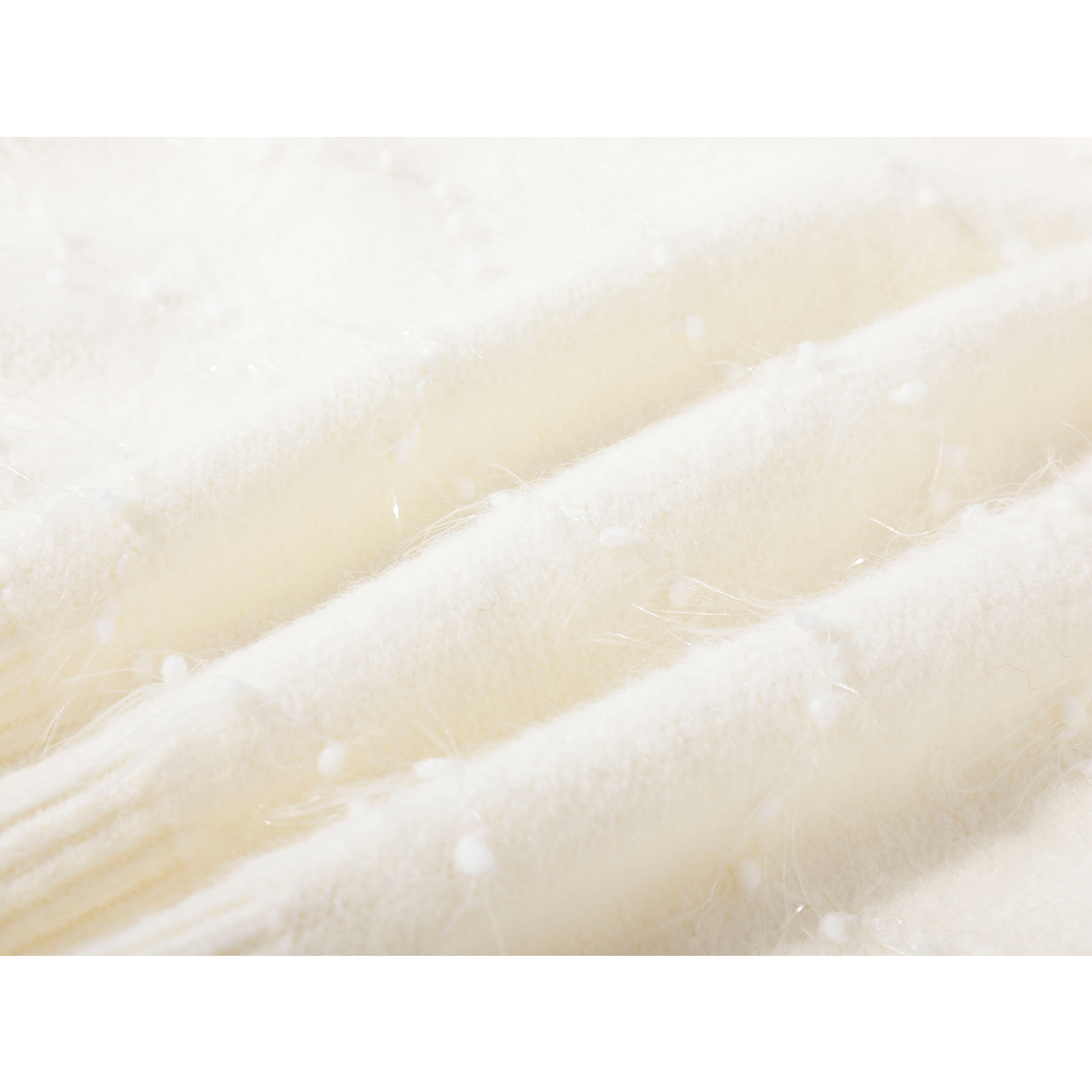 Cholisa-nın payız və qış üçün mükəmməl olan unikal qırmızı qadın sviteri zərif Fransız Milad üslubunu əks etdirir.