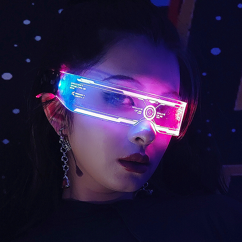 Cyberpunk stili LED işıq yayan eynək, internet məşhuru, diskoteka, futuristik texnologiya, bar konserti, musiqi festivalı, elmi fantastika