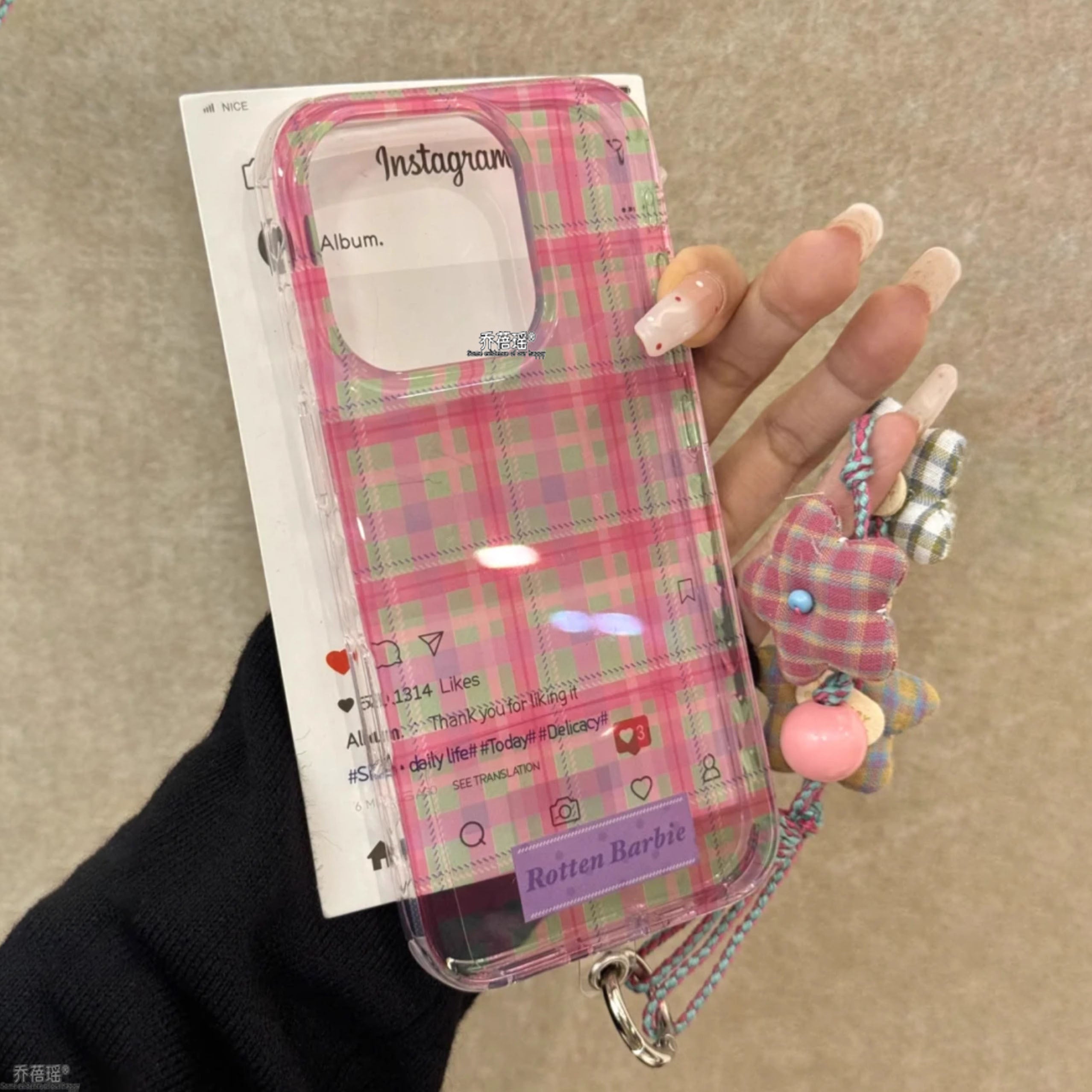 Koreya üslublu zərif çəhrayı və yaşıl plaid Apple 16promax mobil telefon qutusu üçün uyğun yeni yüksək səviyyəli 15 lanyard ilə 14 şəffaf 13 kreativ iphone16pro niş qadın qutusu 17promax dəsti